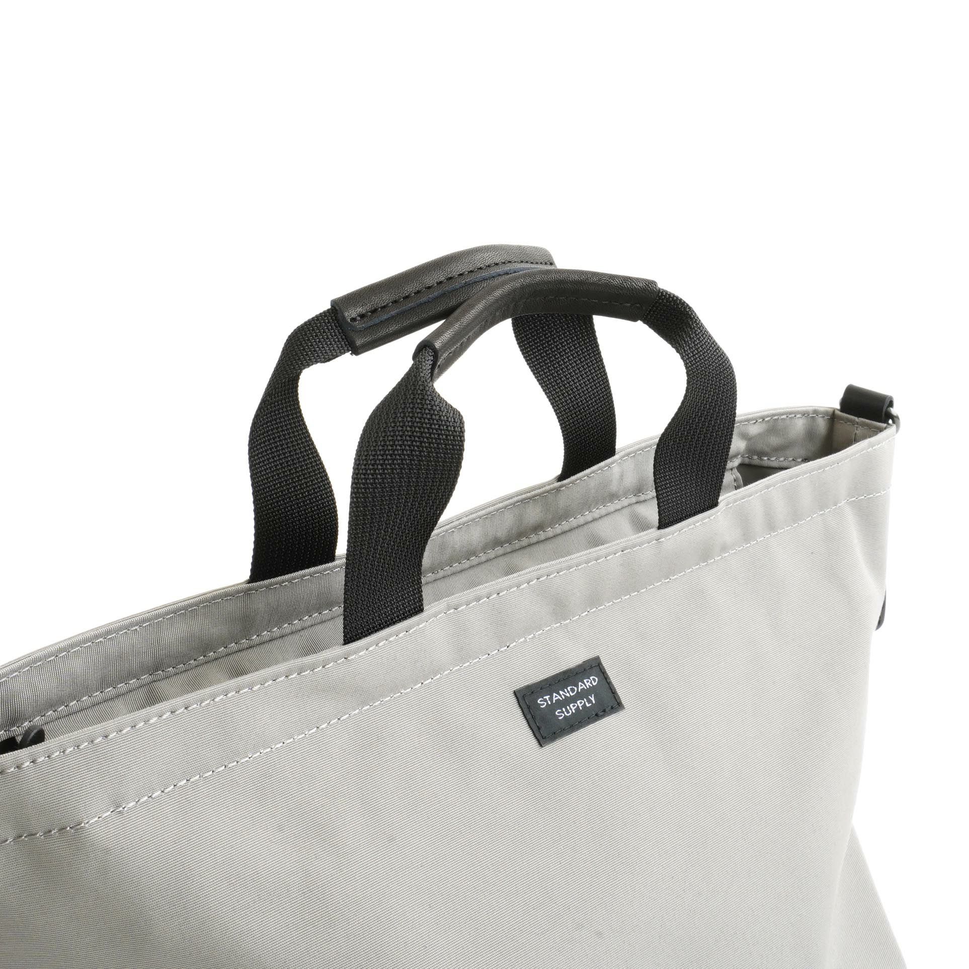 手の負担を軽減する為に、ハンドルは手に馴染みやすい</br>グローブレザーで巻いています。