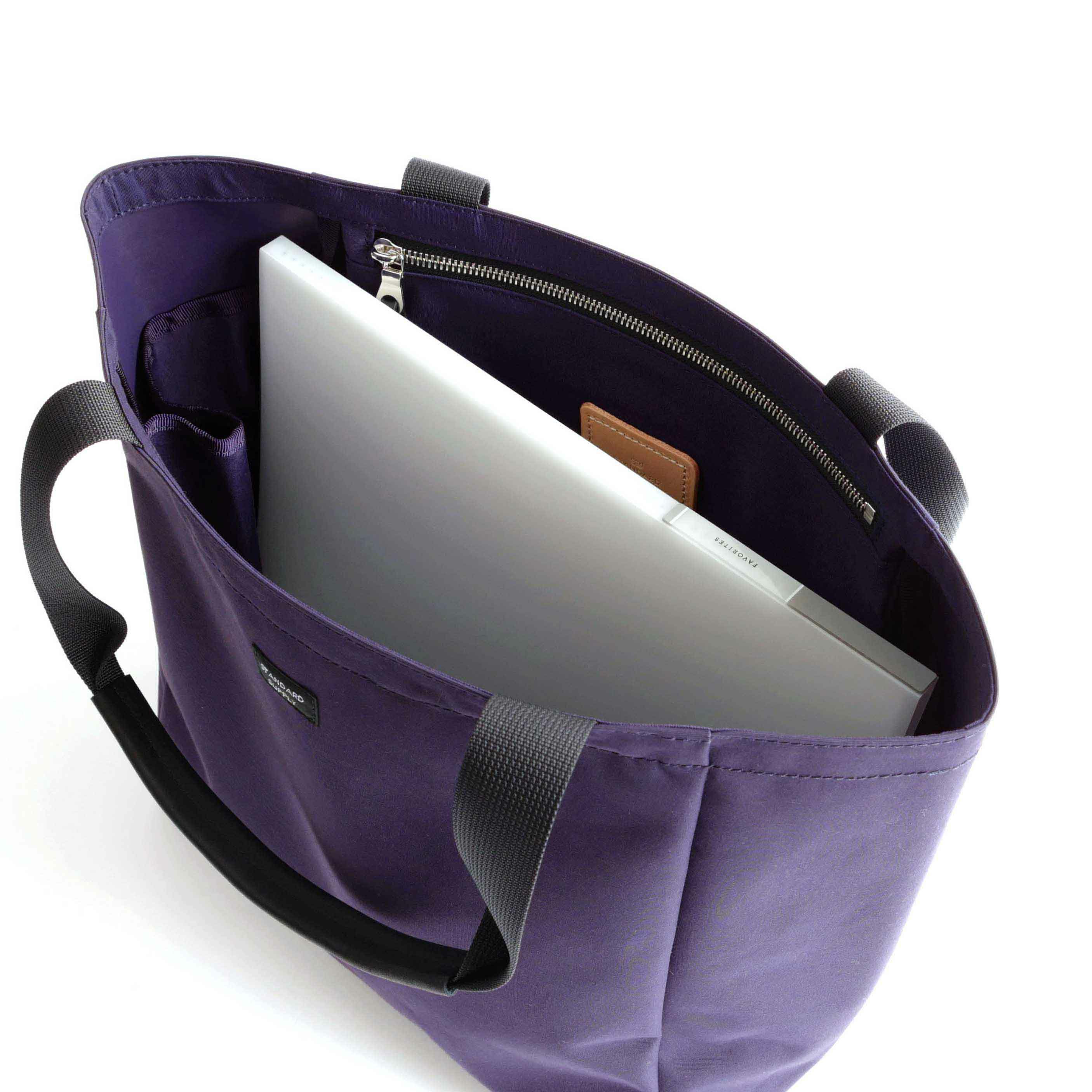 メインスペースにはA4サイズも収納することができます。