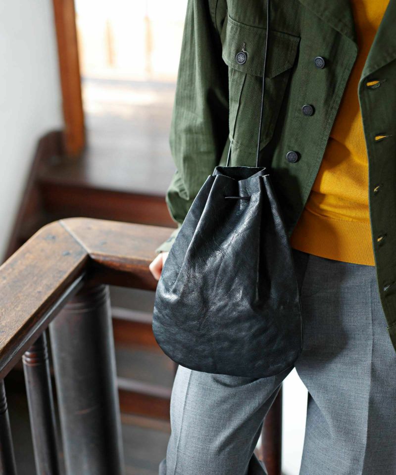 VEGETABLE HORSE LEATHER DROP SHAPE POUCH M ドロップシェイプポーチM | evergreen works  online store