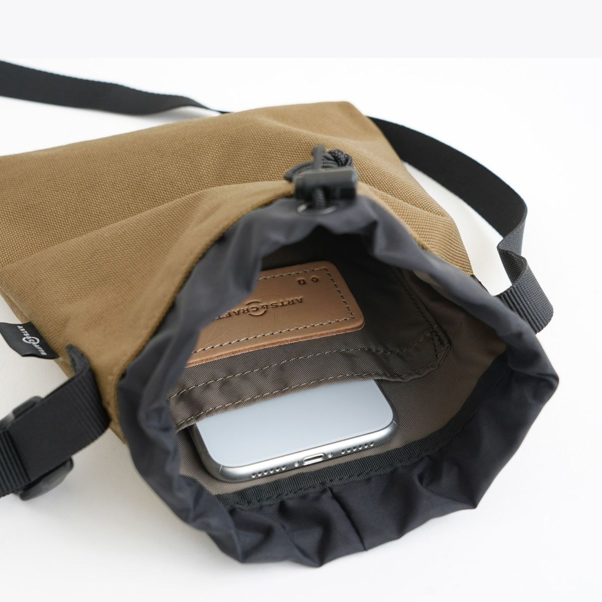 現在こちらのカラーは展開していません。