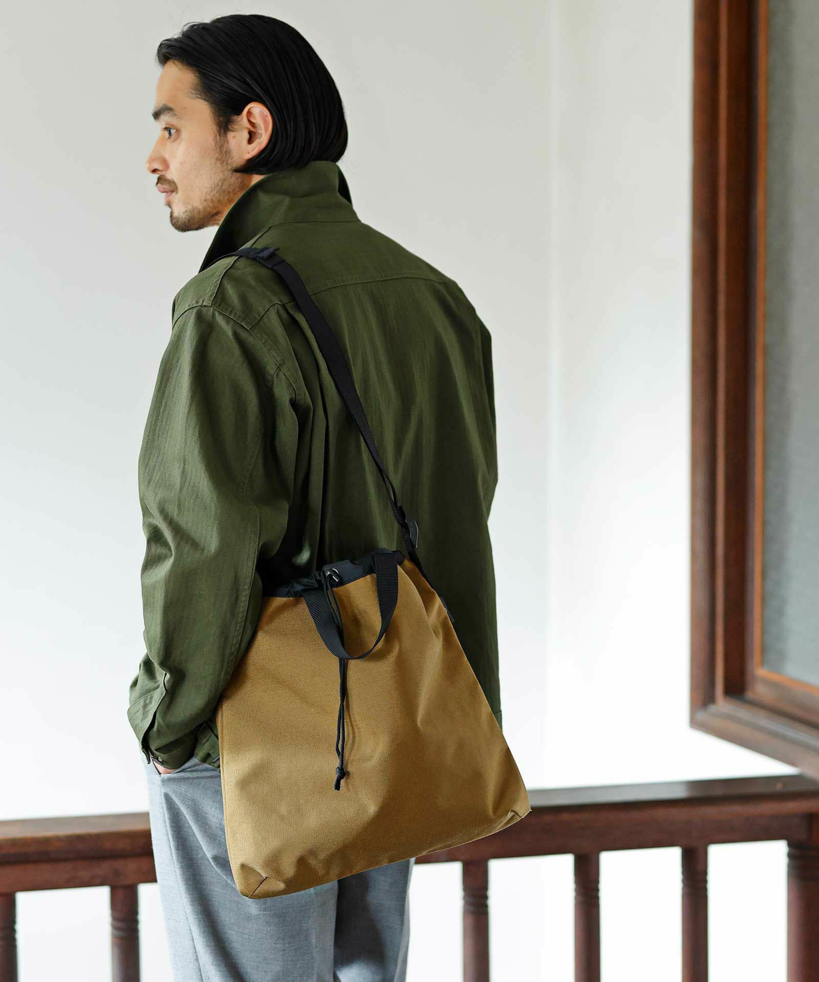 030172 ARTS&CRAFTS レザー ショルダー バッグ VEGETABLE HL FLAT  