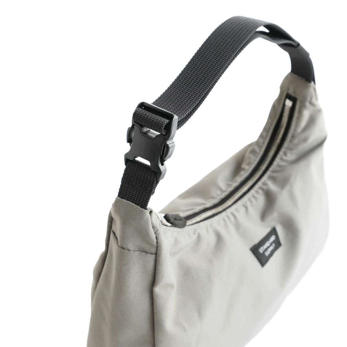 ※こちらのカラーの展開はございません。