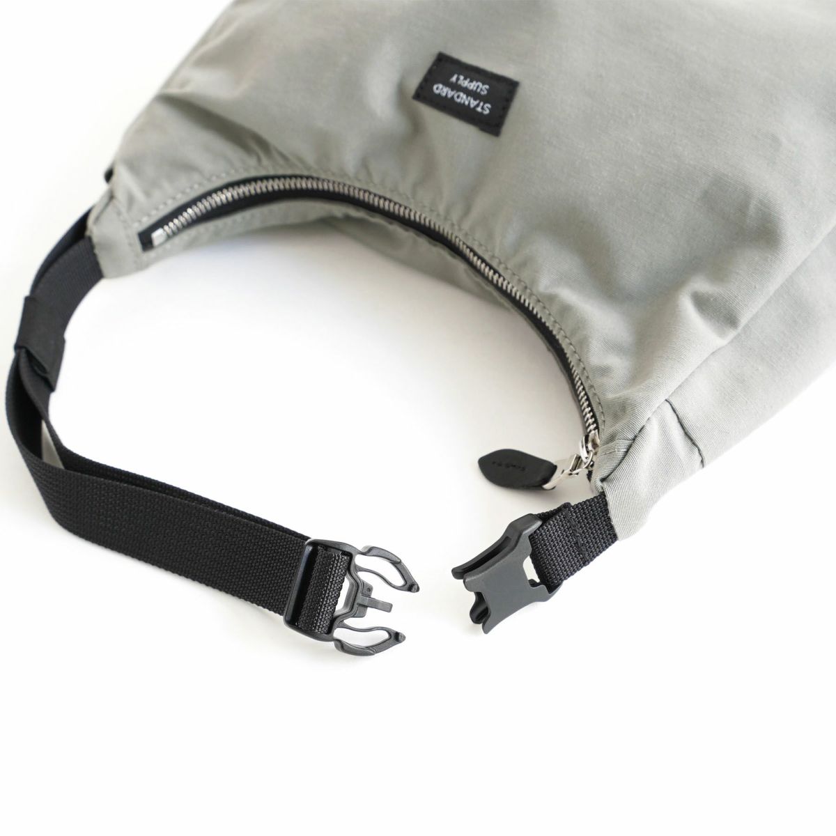 ※こちらのカラーの展開はございません。