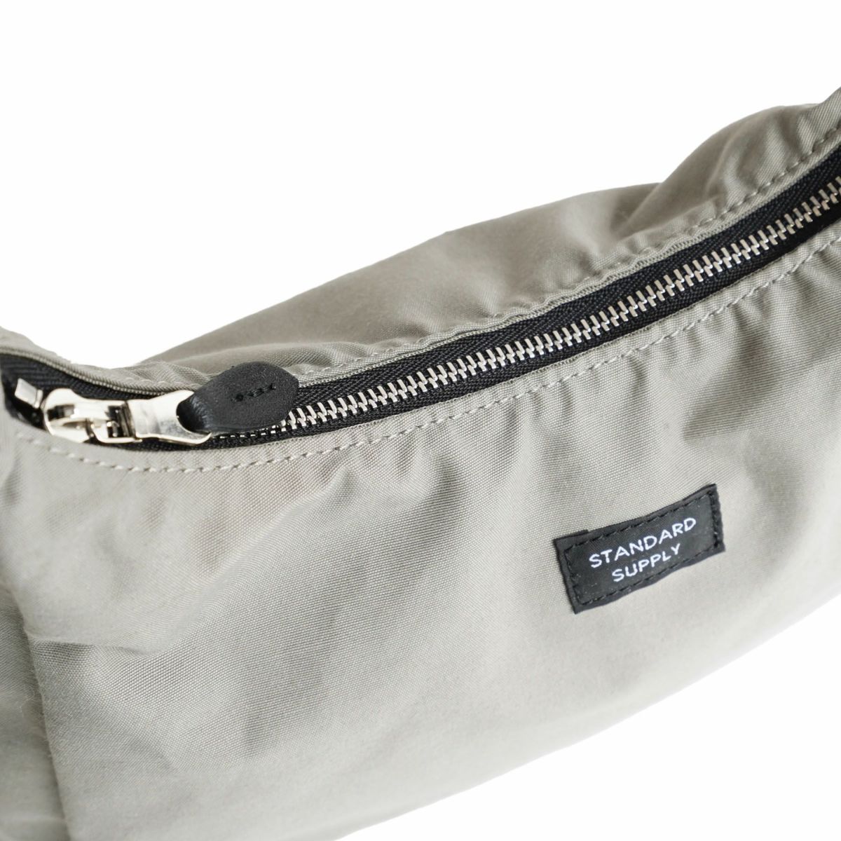 ※こちらのカラーの展開はございません。