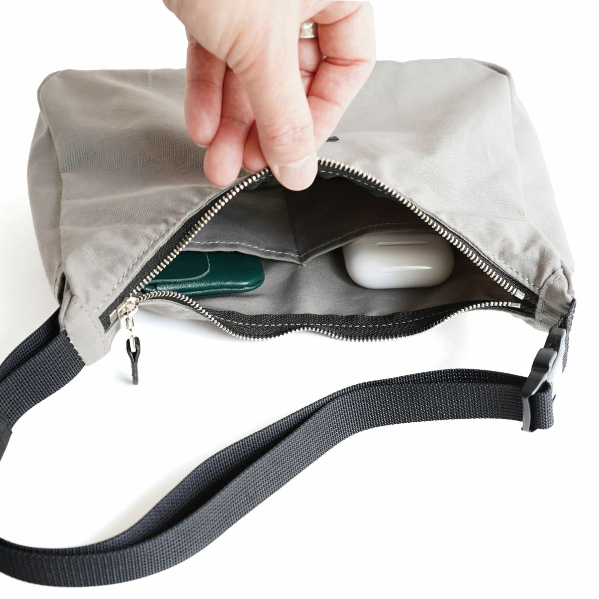 ※こちらのカラーの展開はございません。