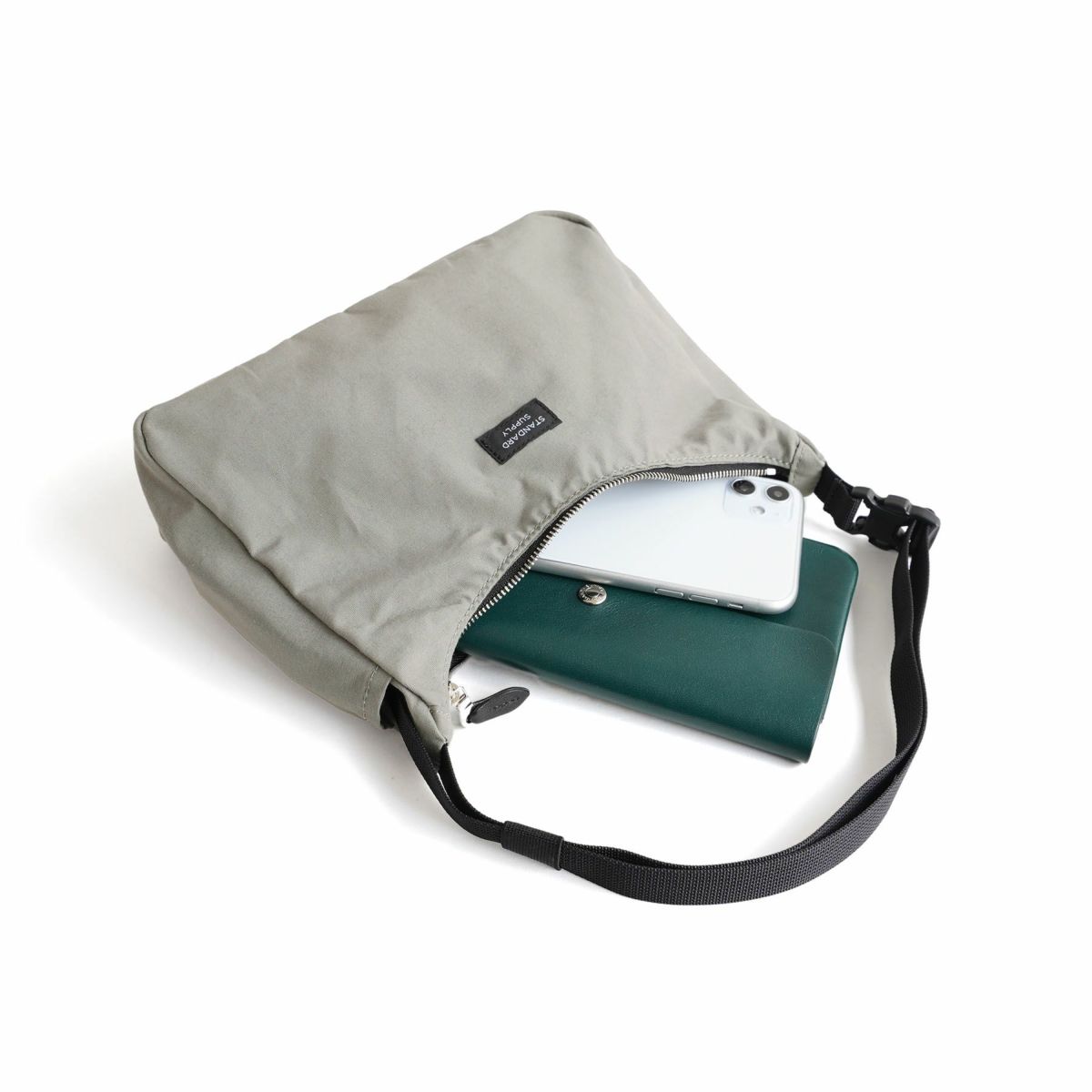 ※こちらのカラーの展開はございません。