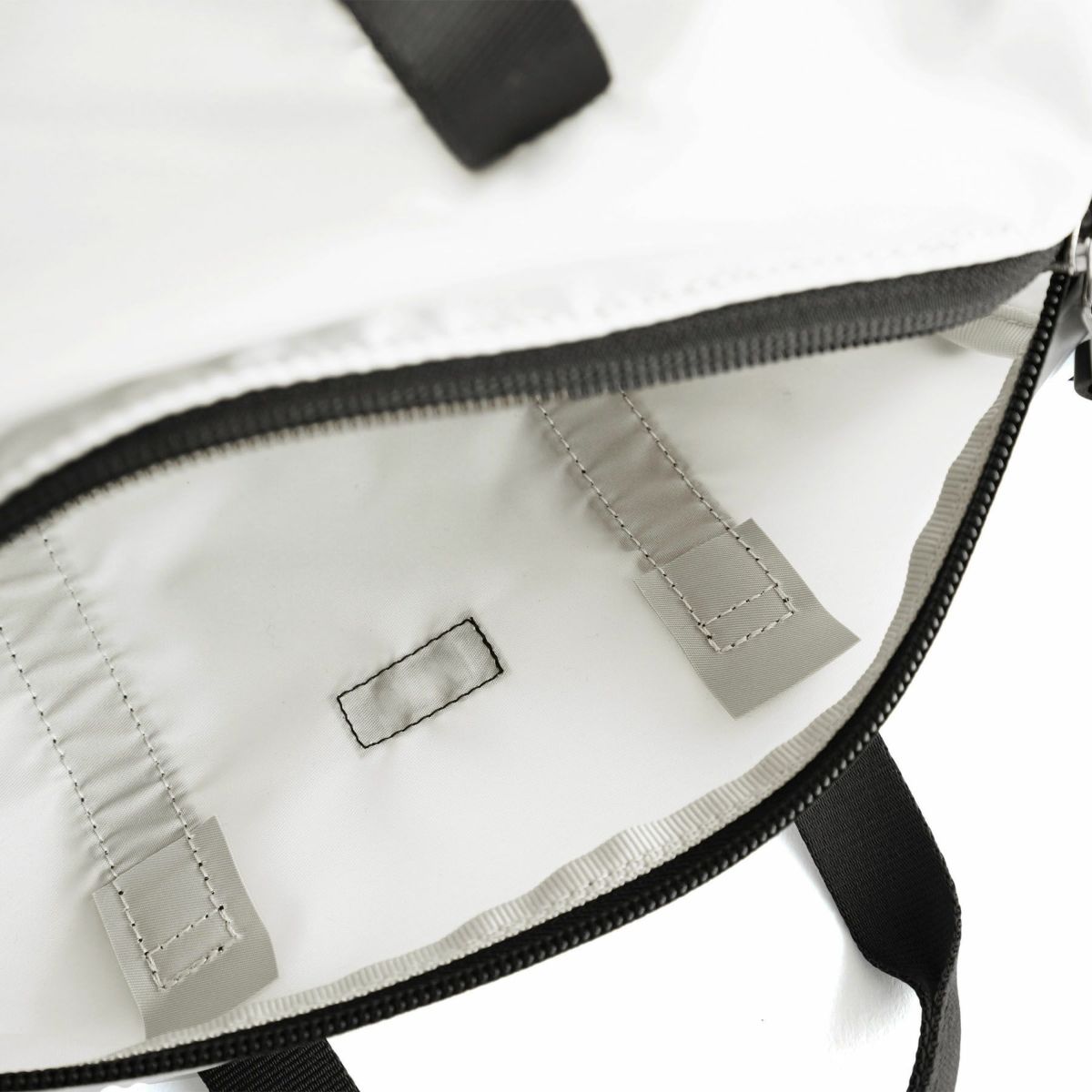 現在こちらのカラーは展開しておりません。