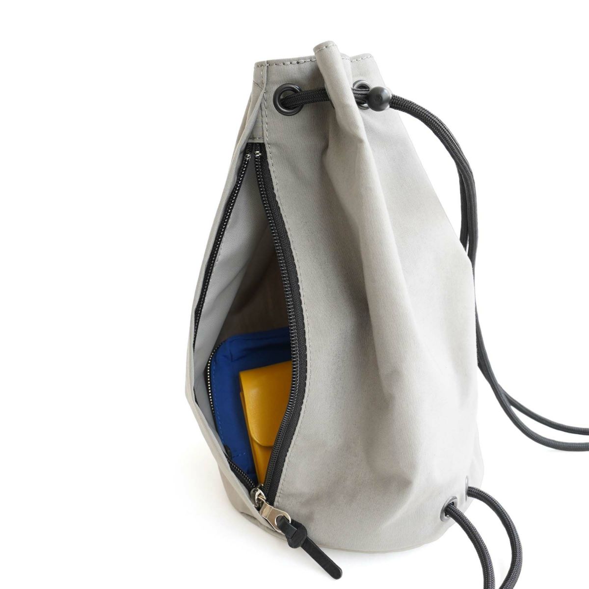 ※こちらのカラーの展開はございません。