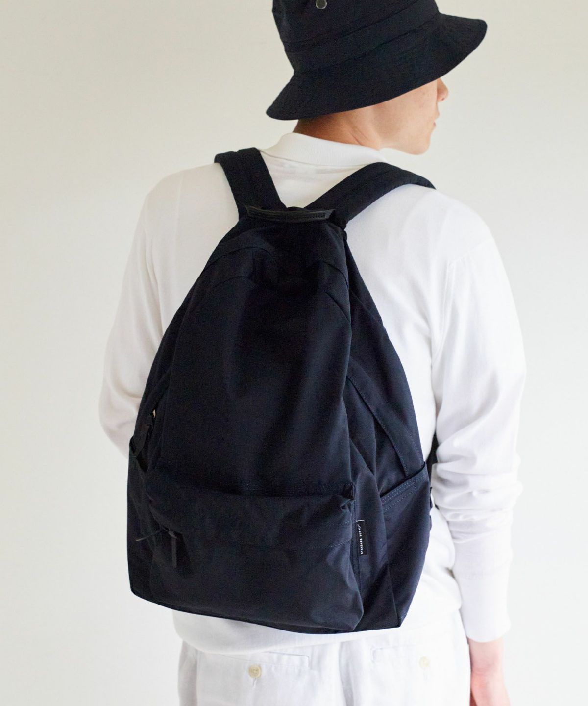 現在こちらのカラーの展開はございません。