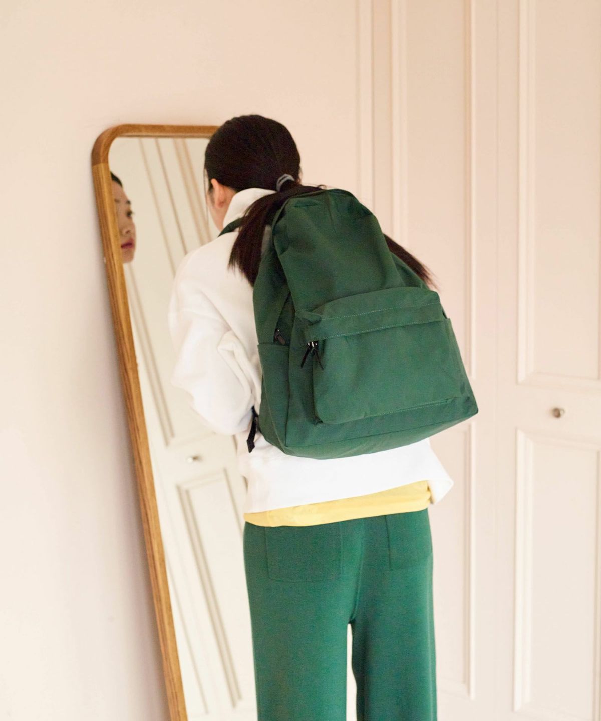 現在こちらのカラーの展開はございません。