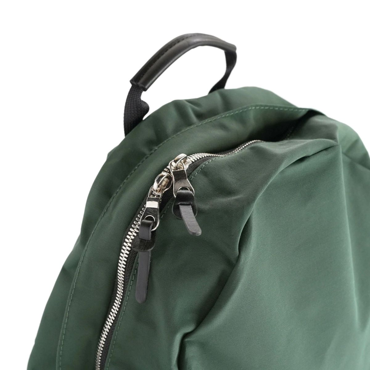 現在こちらのカラーの展開はございません。