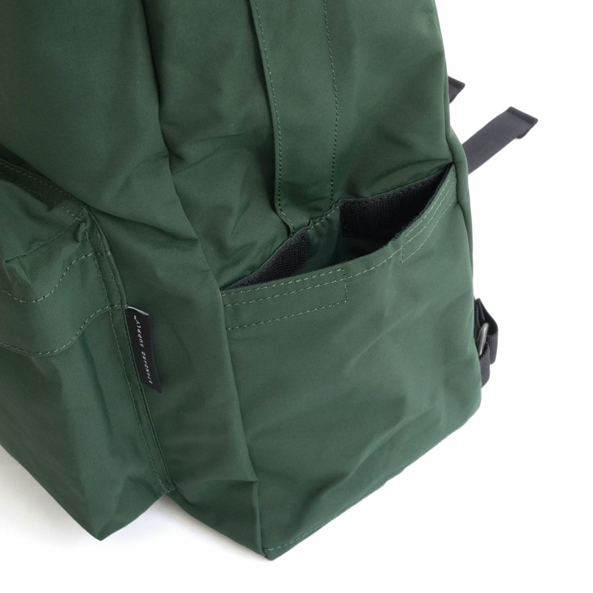 現在こちらのカラーの展開はございません。