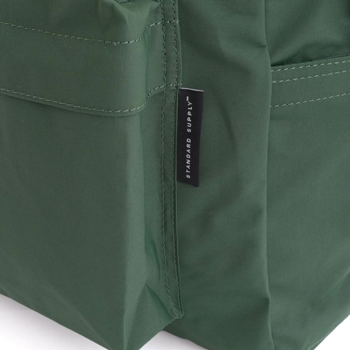 現在こちらのカラーの展開はございません。