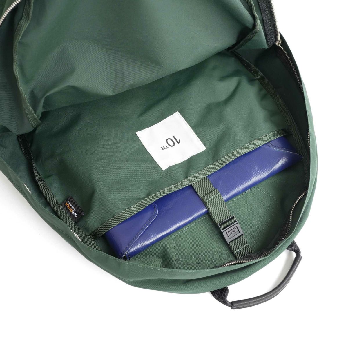 現在こちらのカラーの展開はございません。