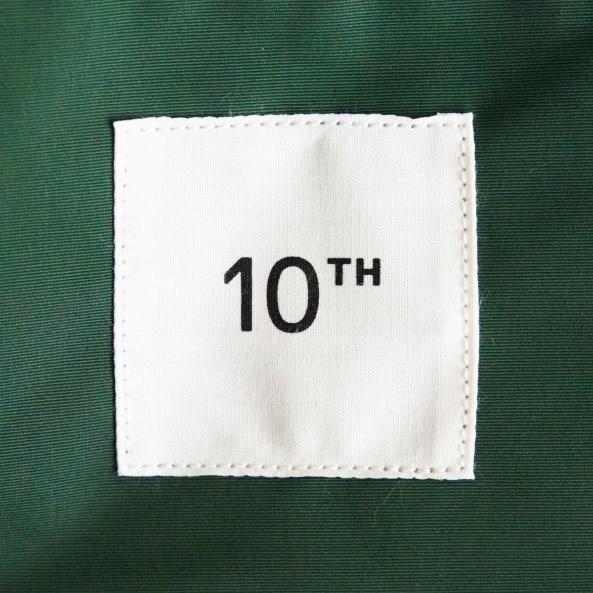 現在こちらのカラーの展開はございません。