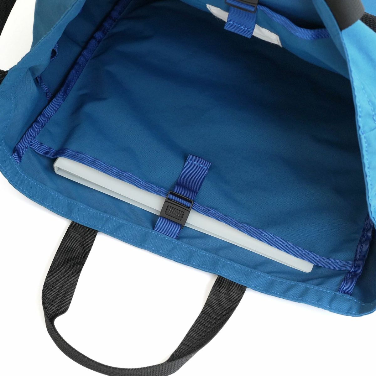 現在こちらのカラーは展開がございません。