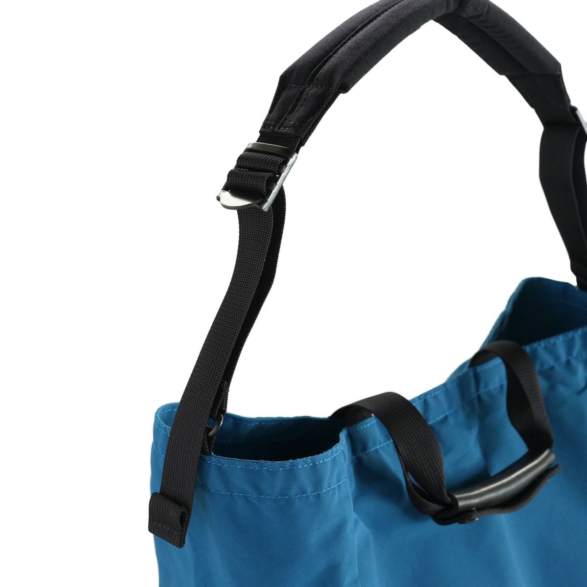 現在こちらのカラーは展開がございません。