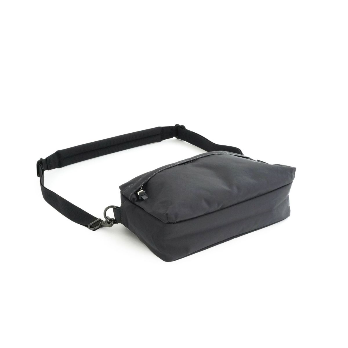 現在こちらのカラーは展開がございません。