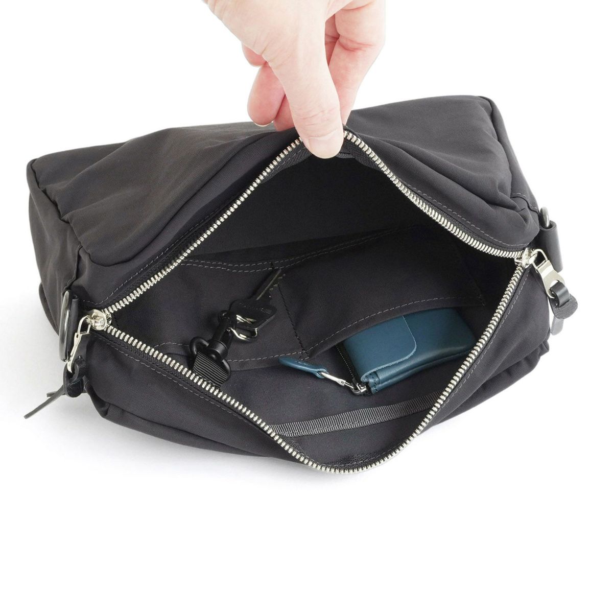 現在こちらのカラーは展開がございません。