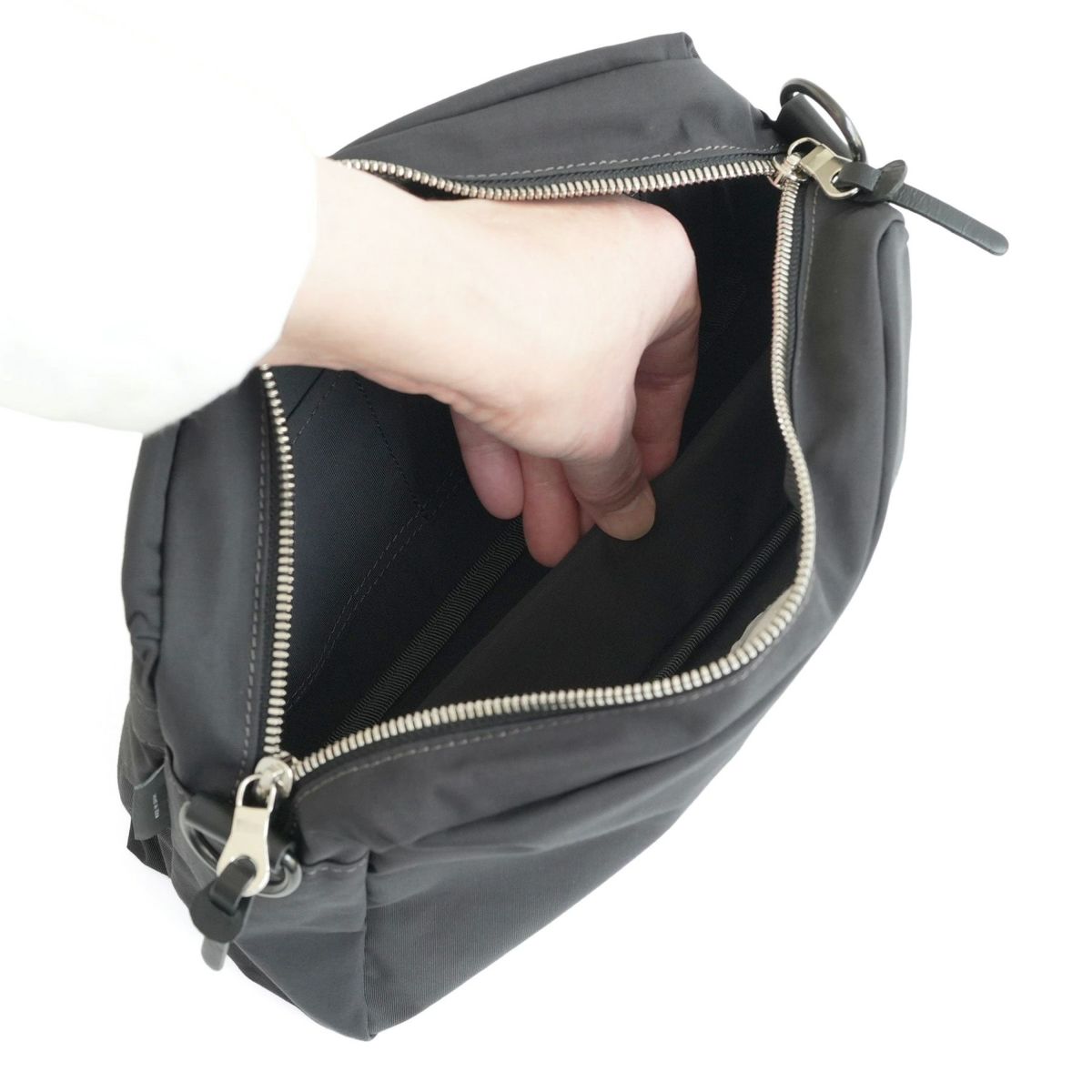 現在こちらのカラーは展開がございません。