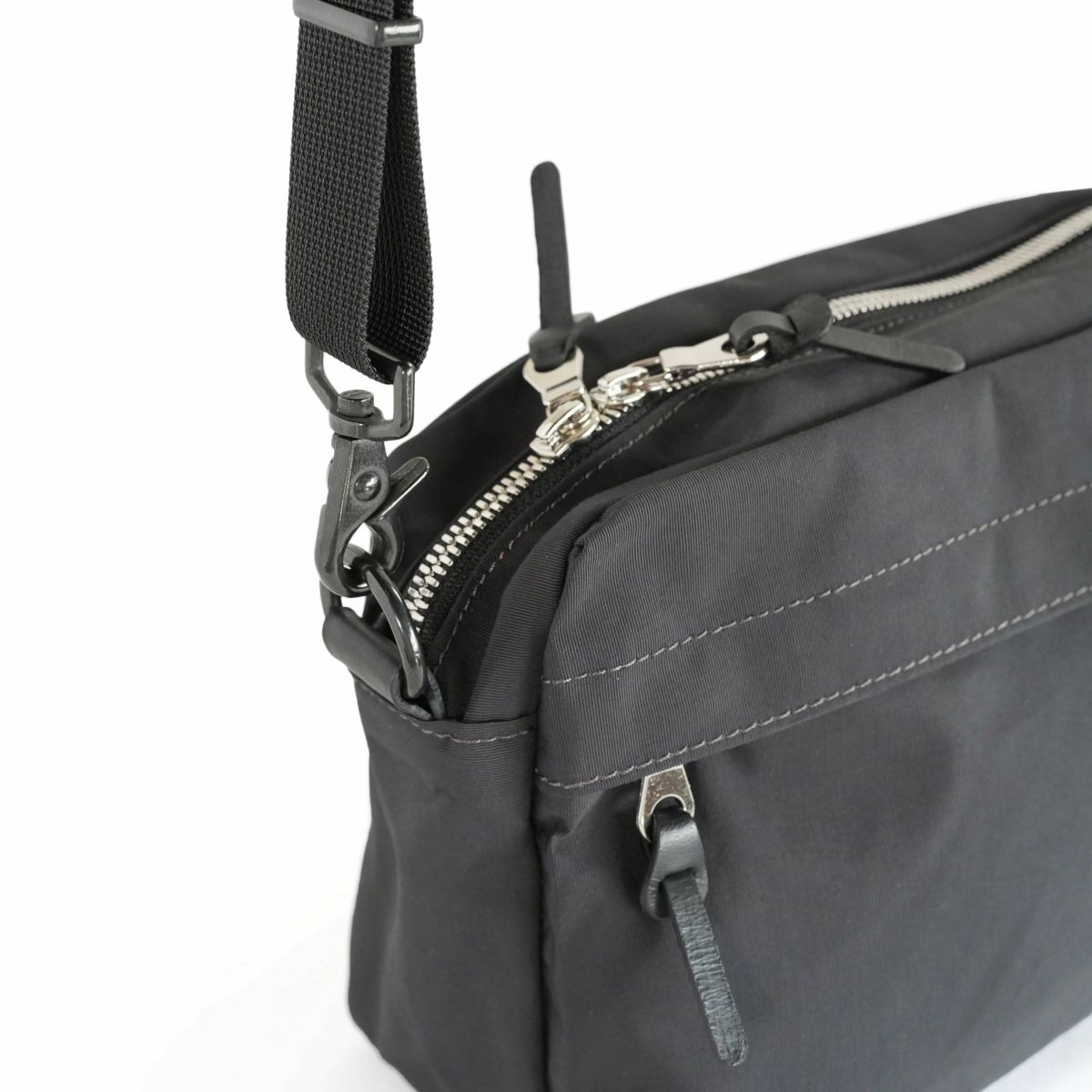 現在こちらのカラーは展開がございません。