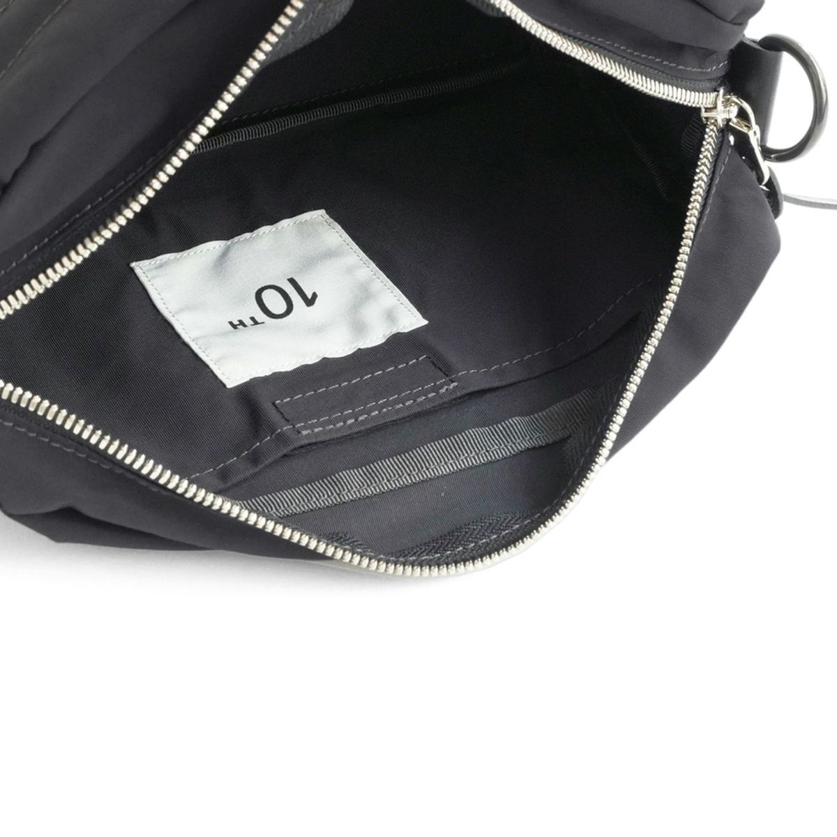 現在こちらのカラーは展開がございません。