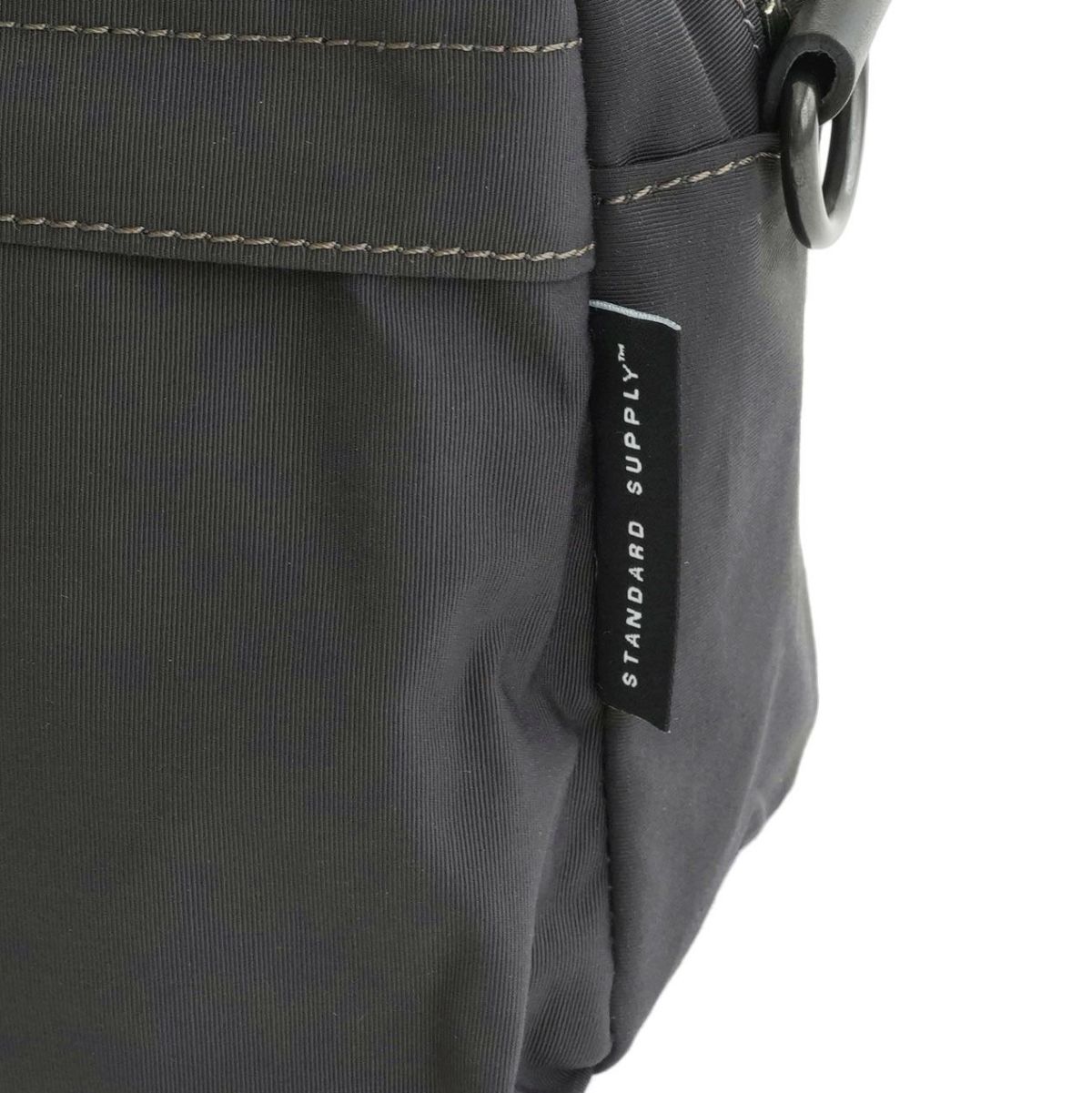 現在こちらのカラーは展開がございません。