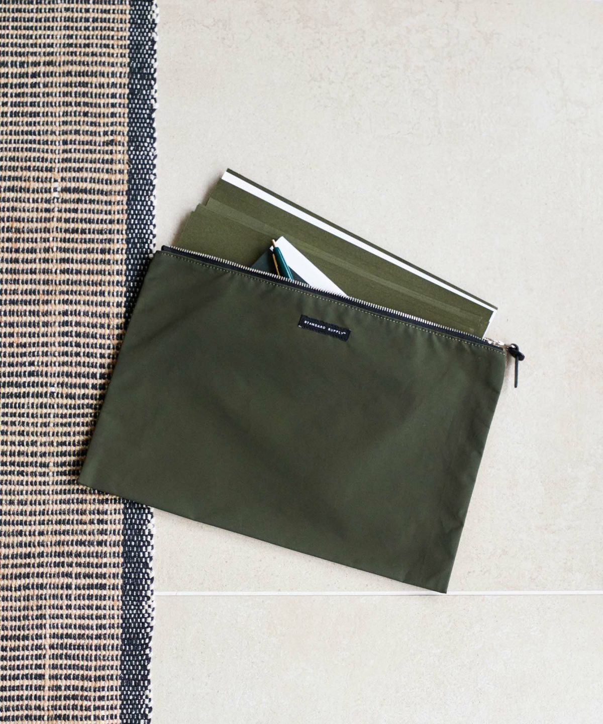 現在こちらのカラーの展開はございません。