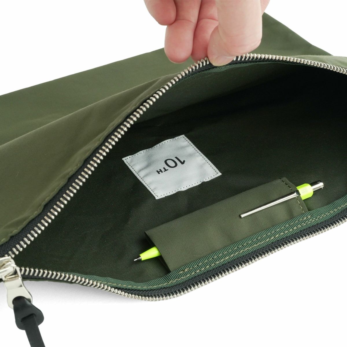 現在こちらのカラーの展開はございません。