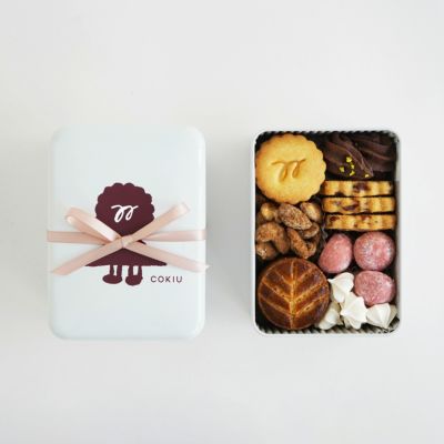 春のスペシャル缶。見た目も味も春らしいサブレやコンフィズリー７種の詰め合わせです。