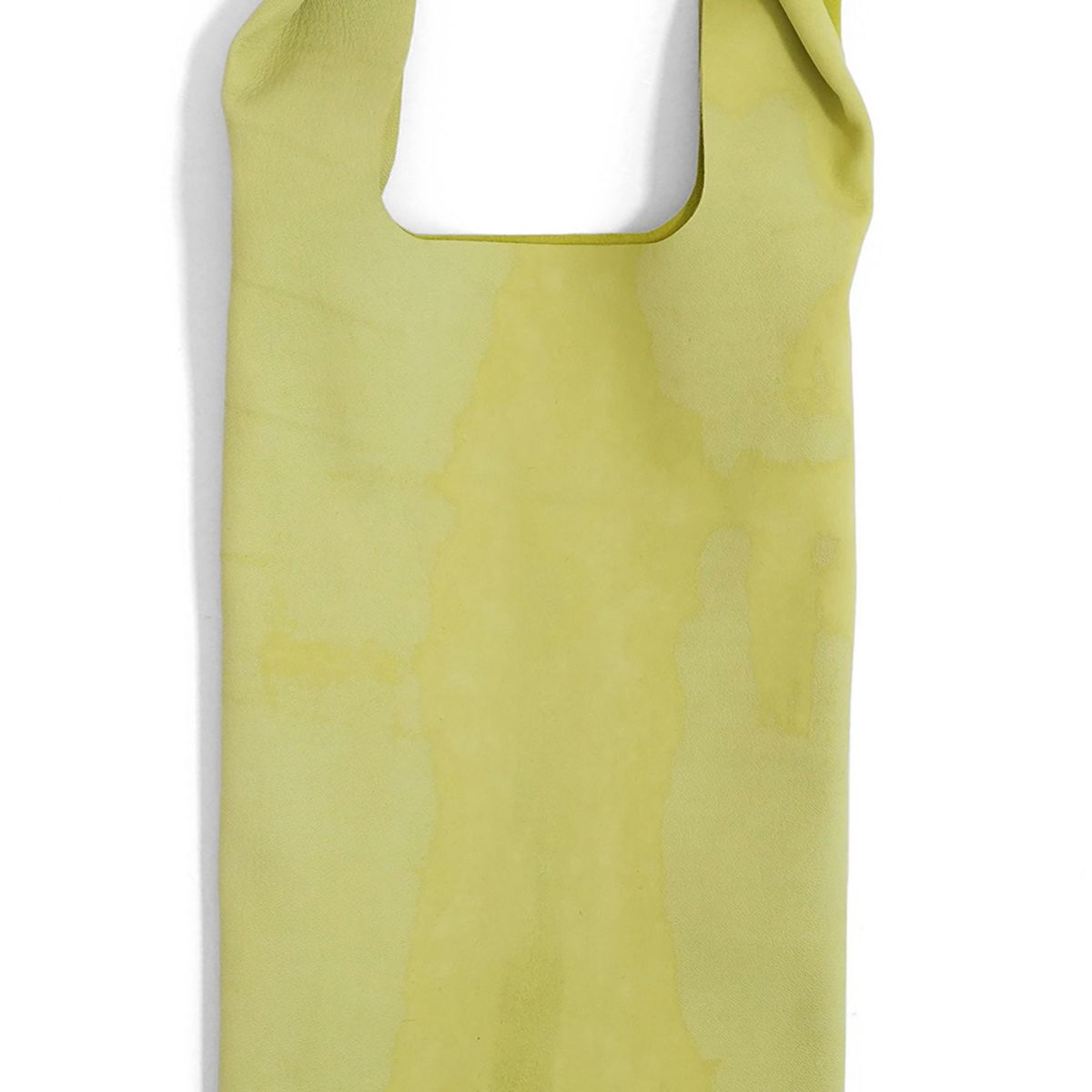 本体革の銀面（製品の内側）の一部にスレがありますが、厚みを均等にするための革スキによるものです。また、血筋やシワ、治り傷などがある場合がありますが、天然皮革の特性上、避けられませんので予めご了承下さい。